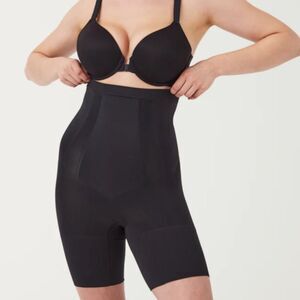 SPANX OnCore High-Waisted Sculpting Mid-Thigh Shorts Black Size Small NWT